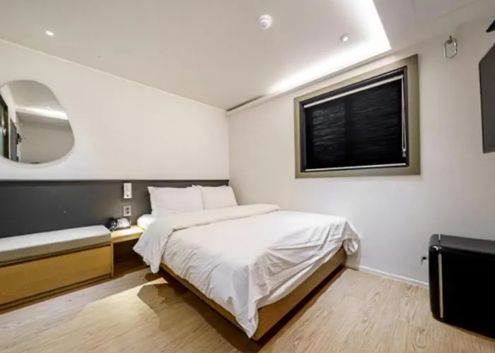 Hotel 넘버25 신촌점