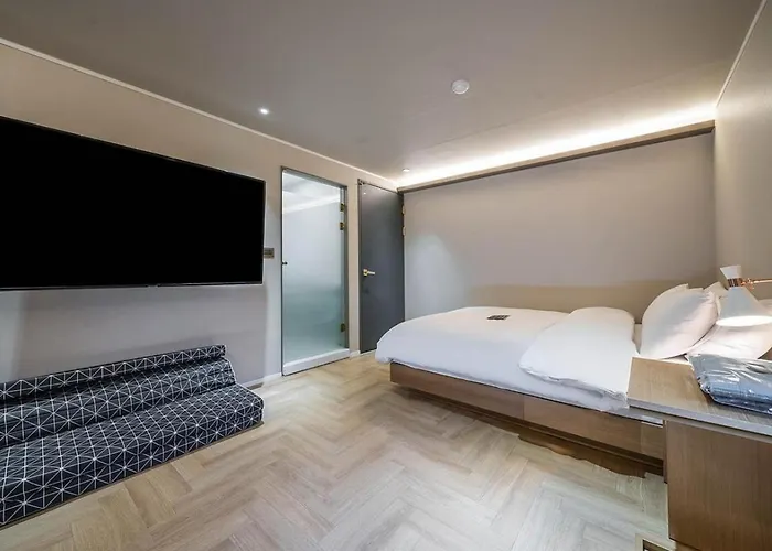 Hotel 넘버25 신촌점 *